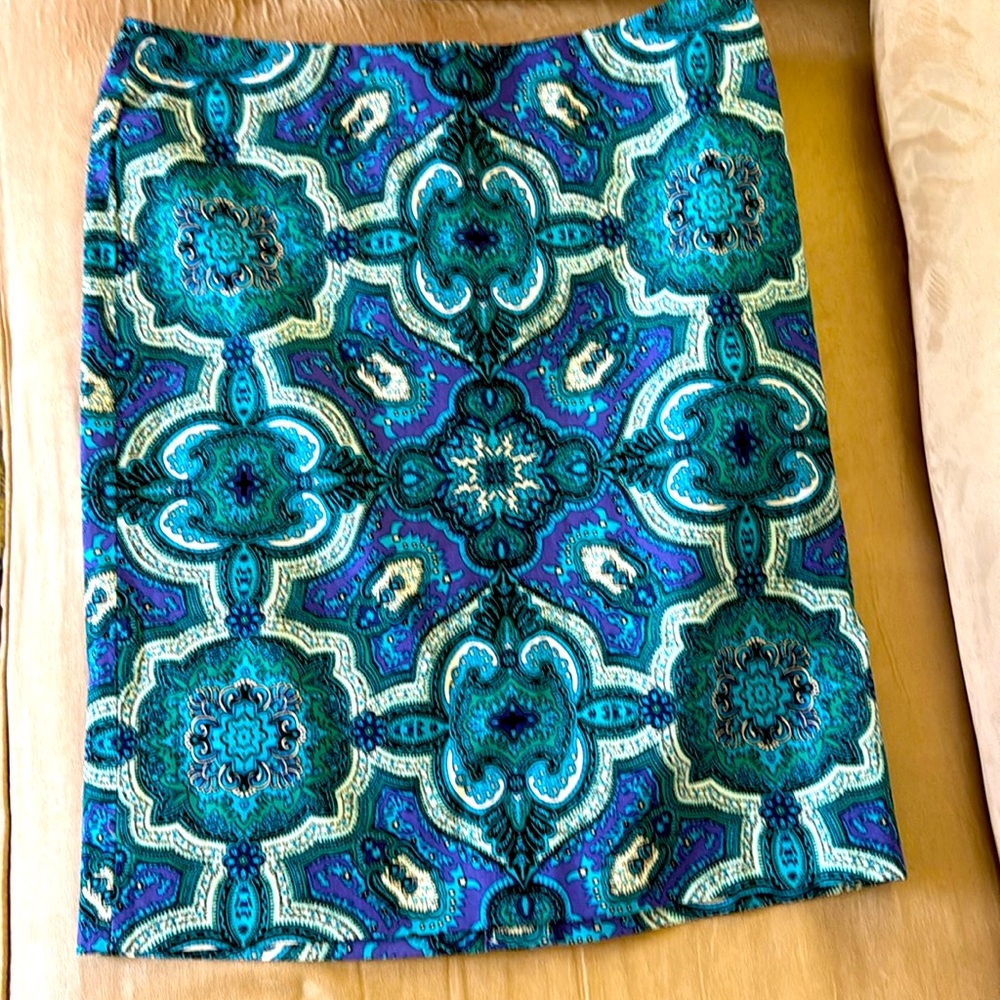 TALBOTS. NWOT. Blue/Purple, Kaleidoscope print. Skirt.‎ Straight. Sz 10P.…